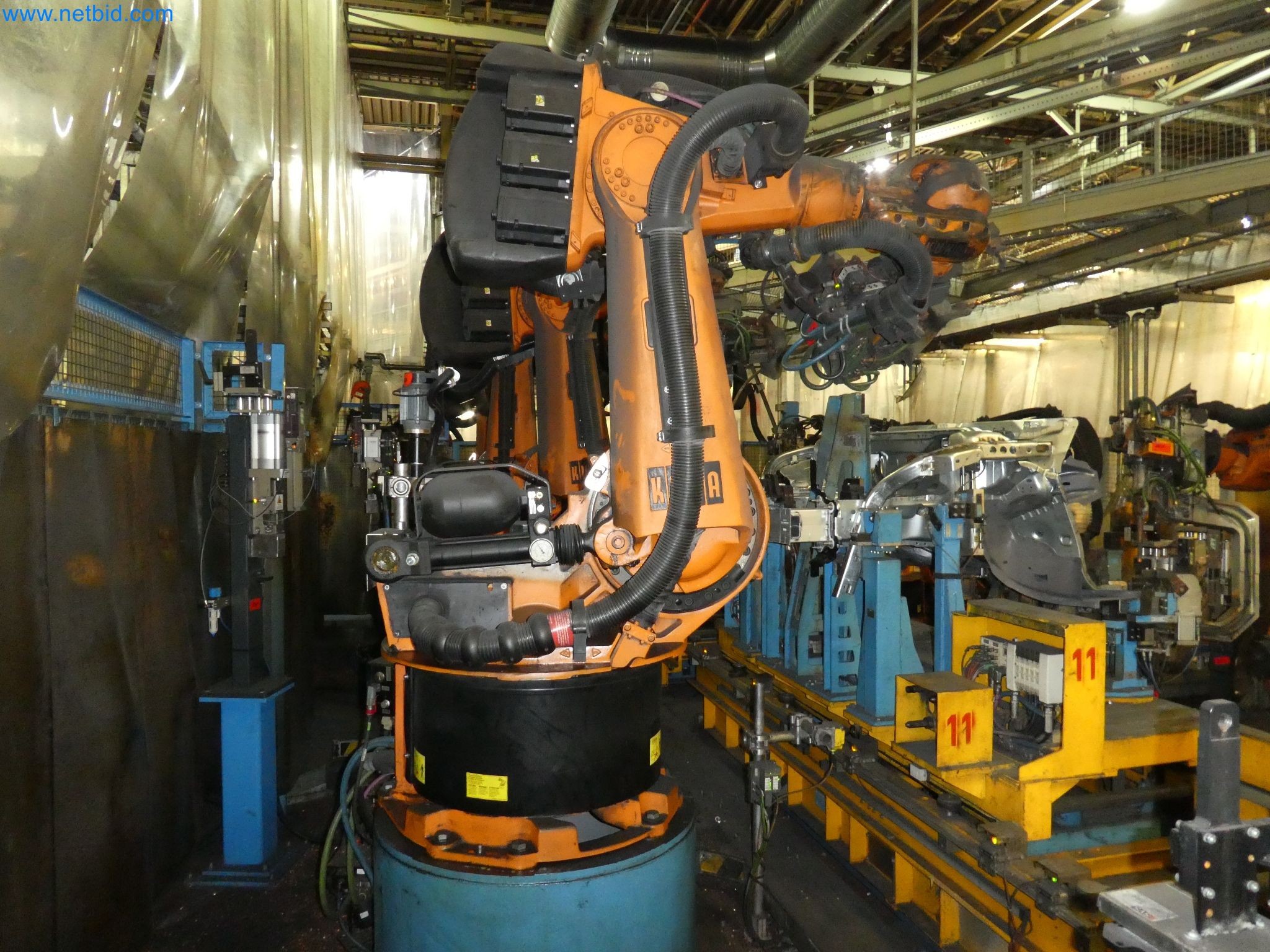 Robots, welding equipment and assembly accessories from the automotive industry-63