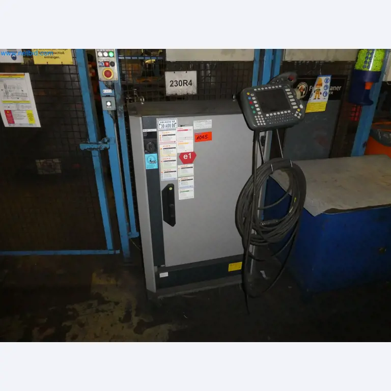 Robots, welding equipment and assembly accessories from the automotive industry-64