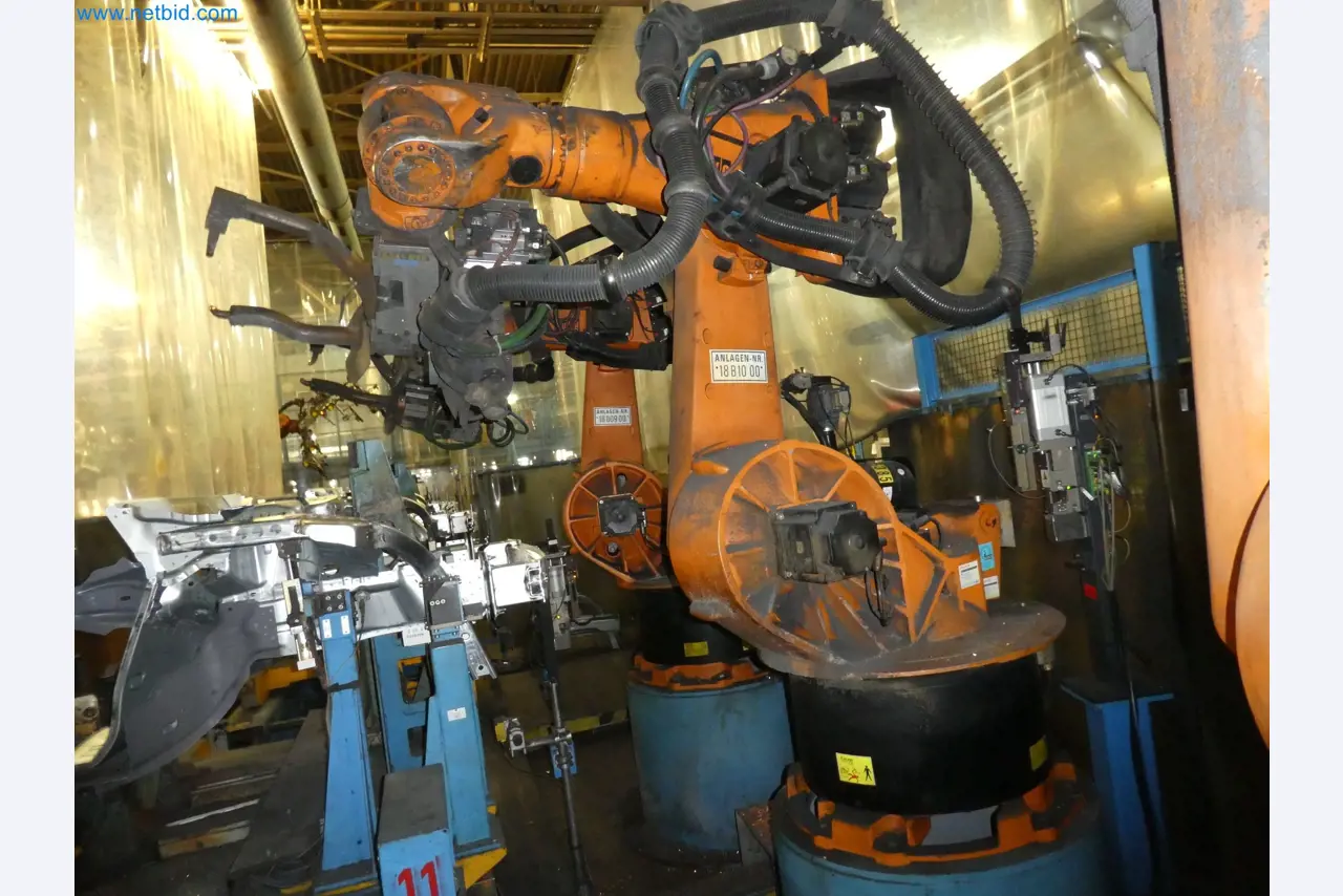 Robots, welding equipment and assembly accessories from the automotive industry-65