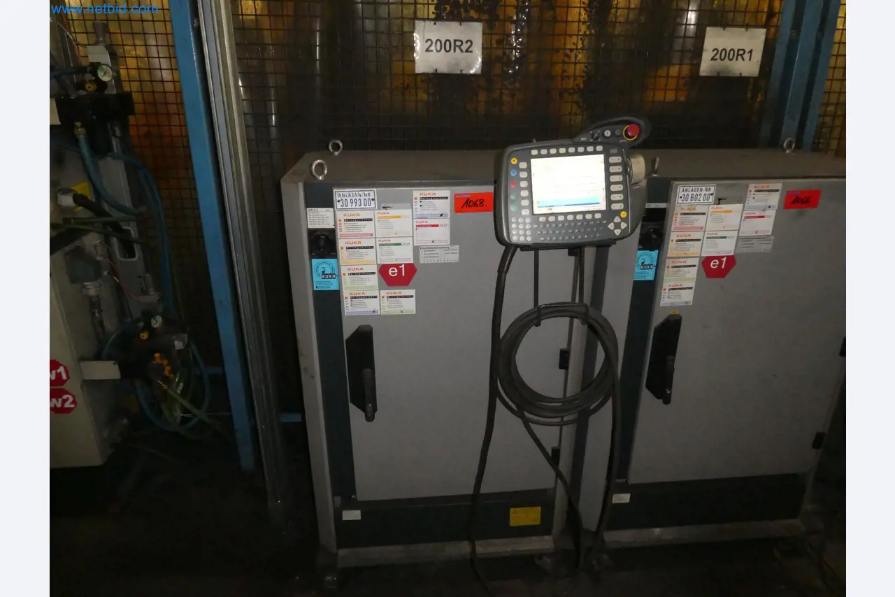 Robots, welding equipment and assembly accessories from the automotive industry-67