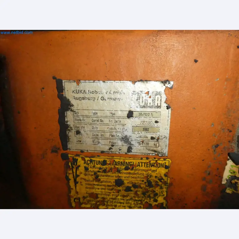 Robots, welding equipment and assembly accessories from the automotive industry-69