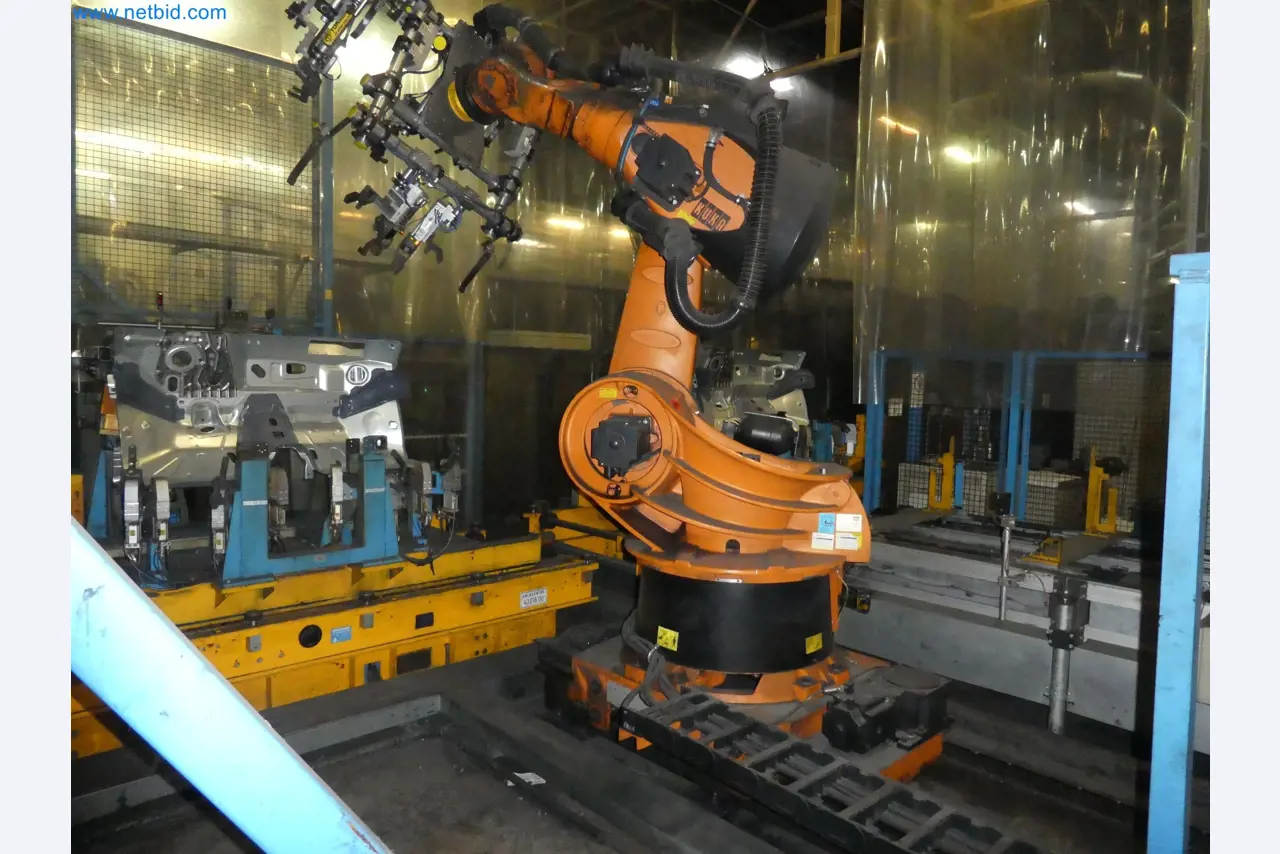 Robots, welding equipment and assembly accessories from the automotive industry-70