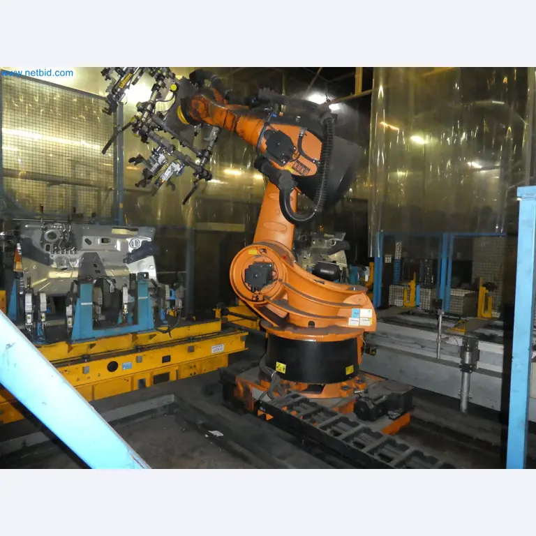 Robots, welding equipment and assembly accessories from the automotive industry-70