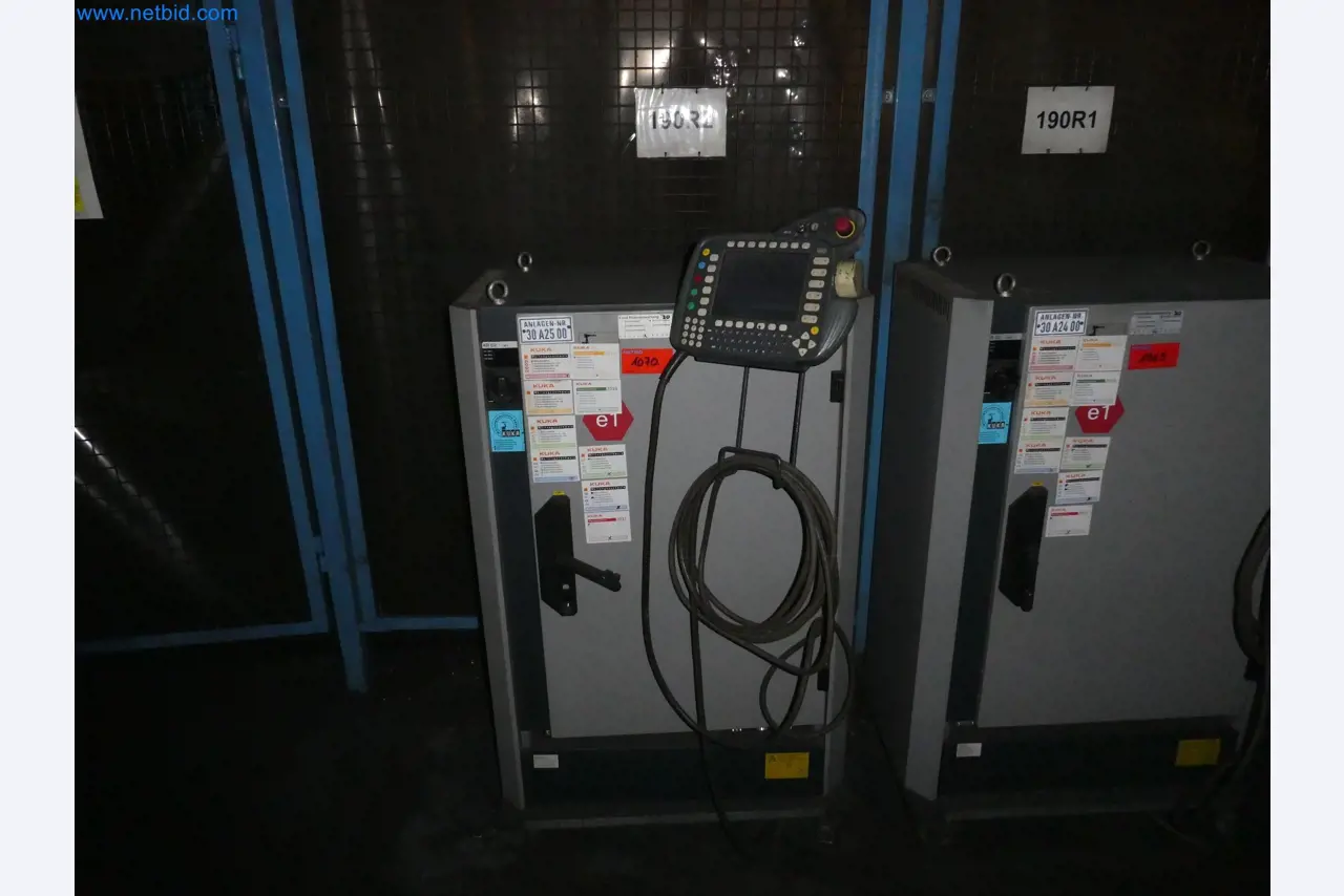 Robots, welding equipment and assembly accessories from the automotive industry-71