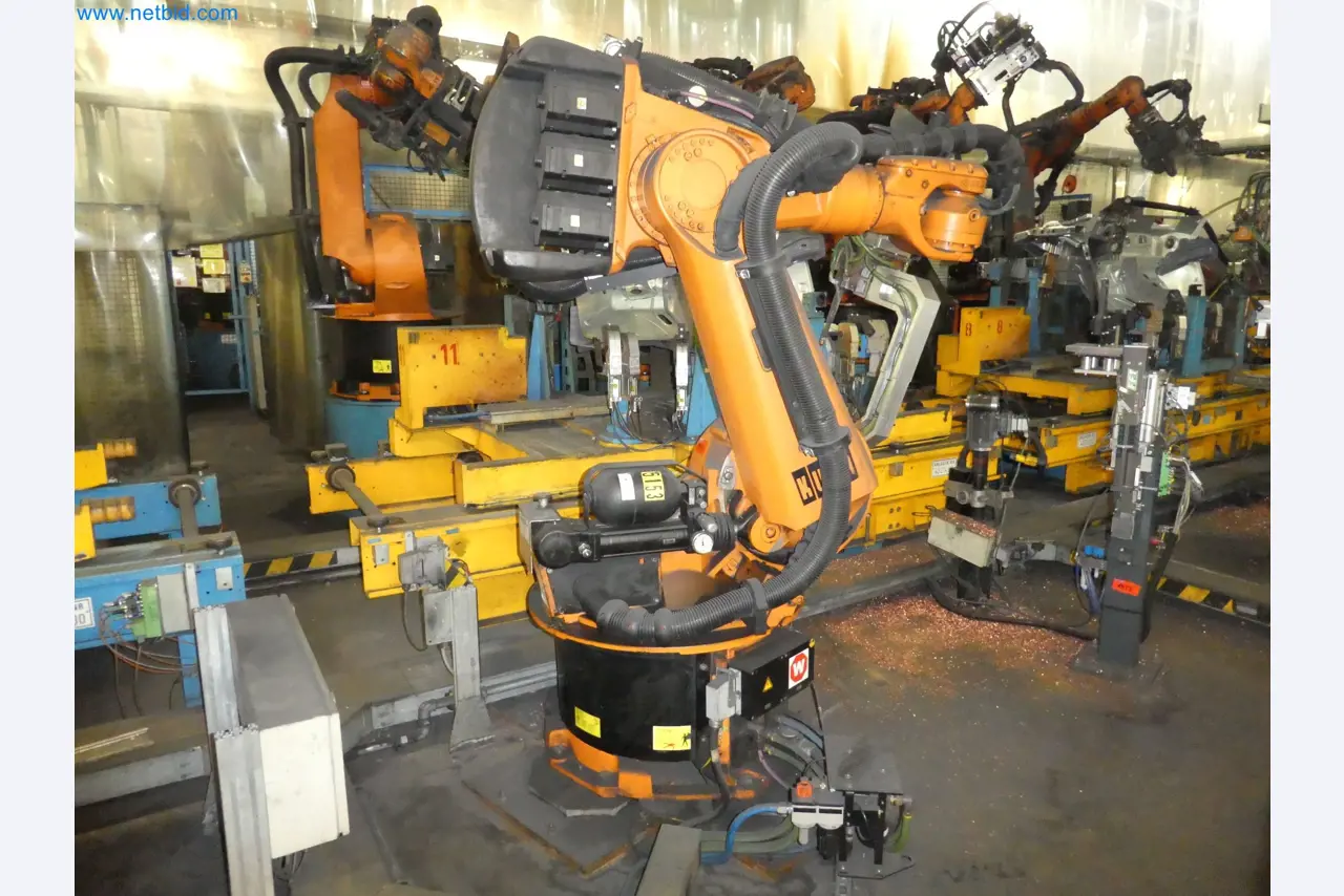 Robots, welding equipment and assembly accessories from the automotive industry-73