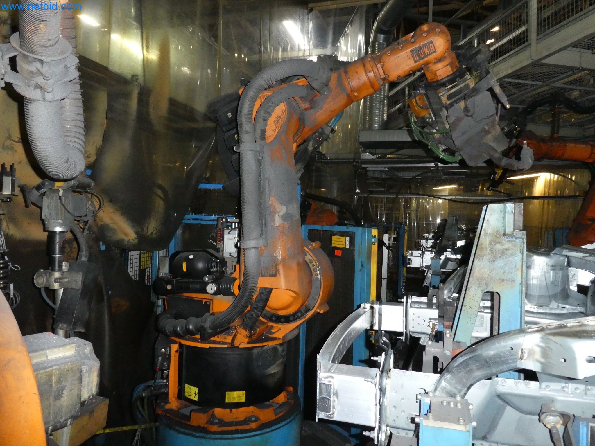 Robots, welding equipment and assembly accessories from the automotive industry-77