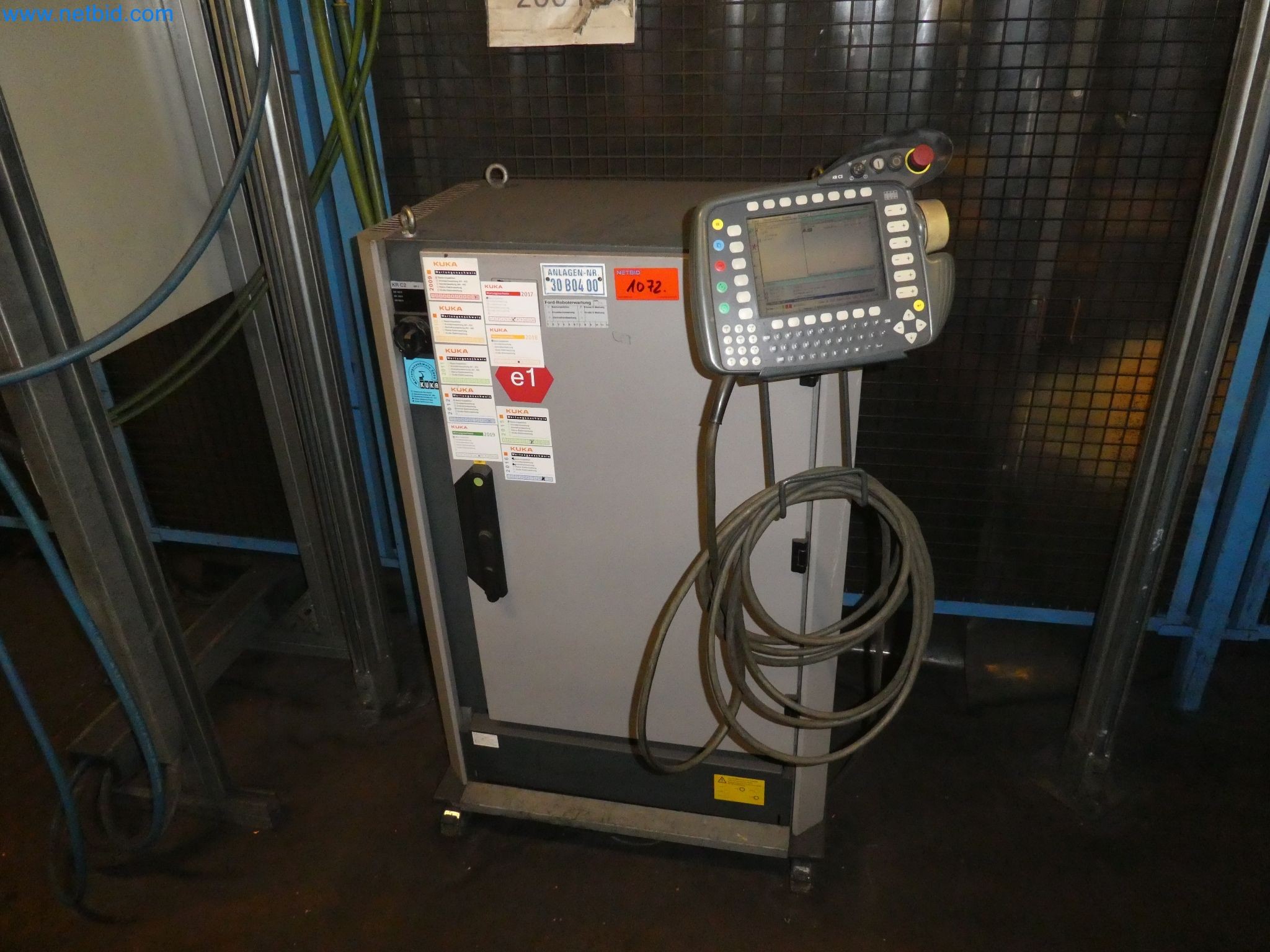 Robots, welding equipment and assembly accessories from the automotive industry-78