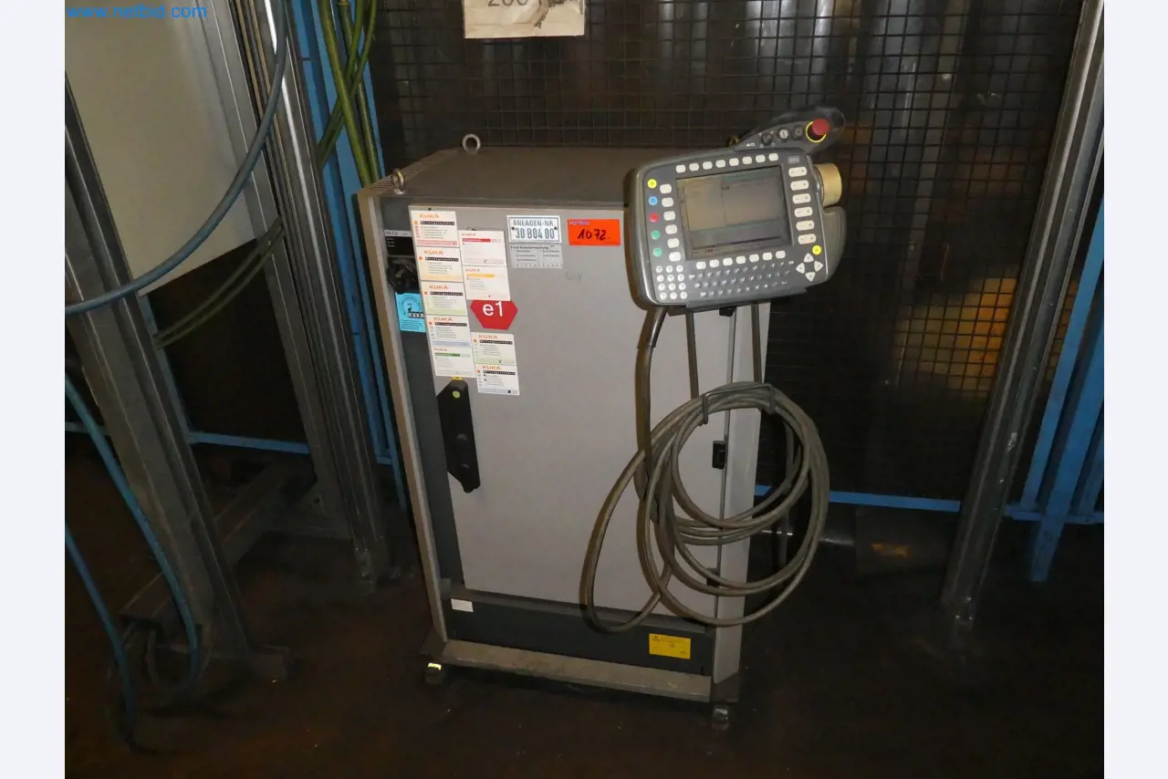 Robots, welding equipment and assembly accessories from the automotive industry-78