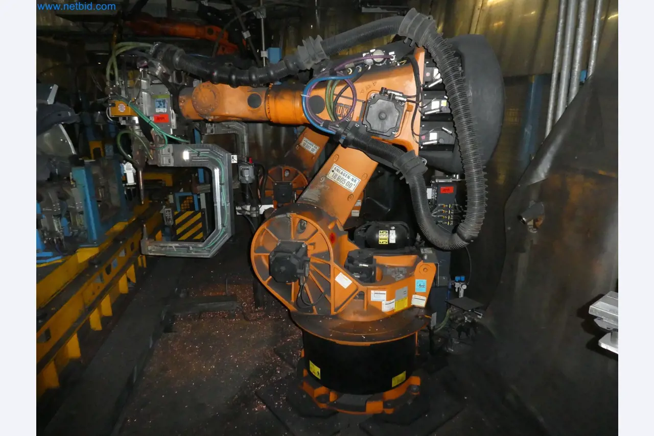 Robots, welding equipment and assembly accessories from the automotive industry-82