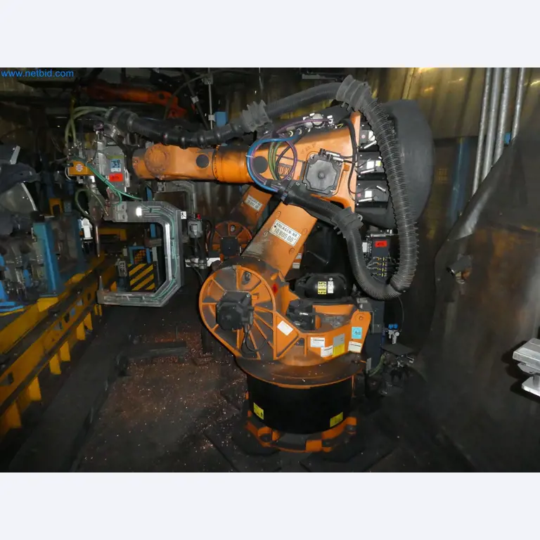 Robots, welding equipment and assembly accessories from the automotive industry-82