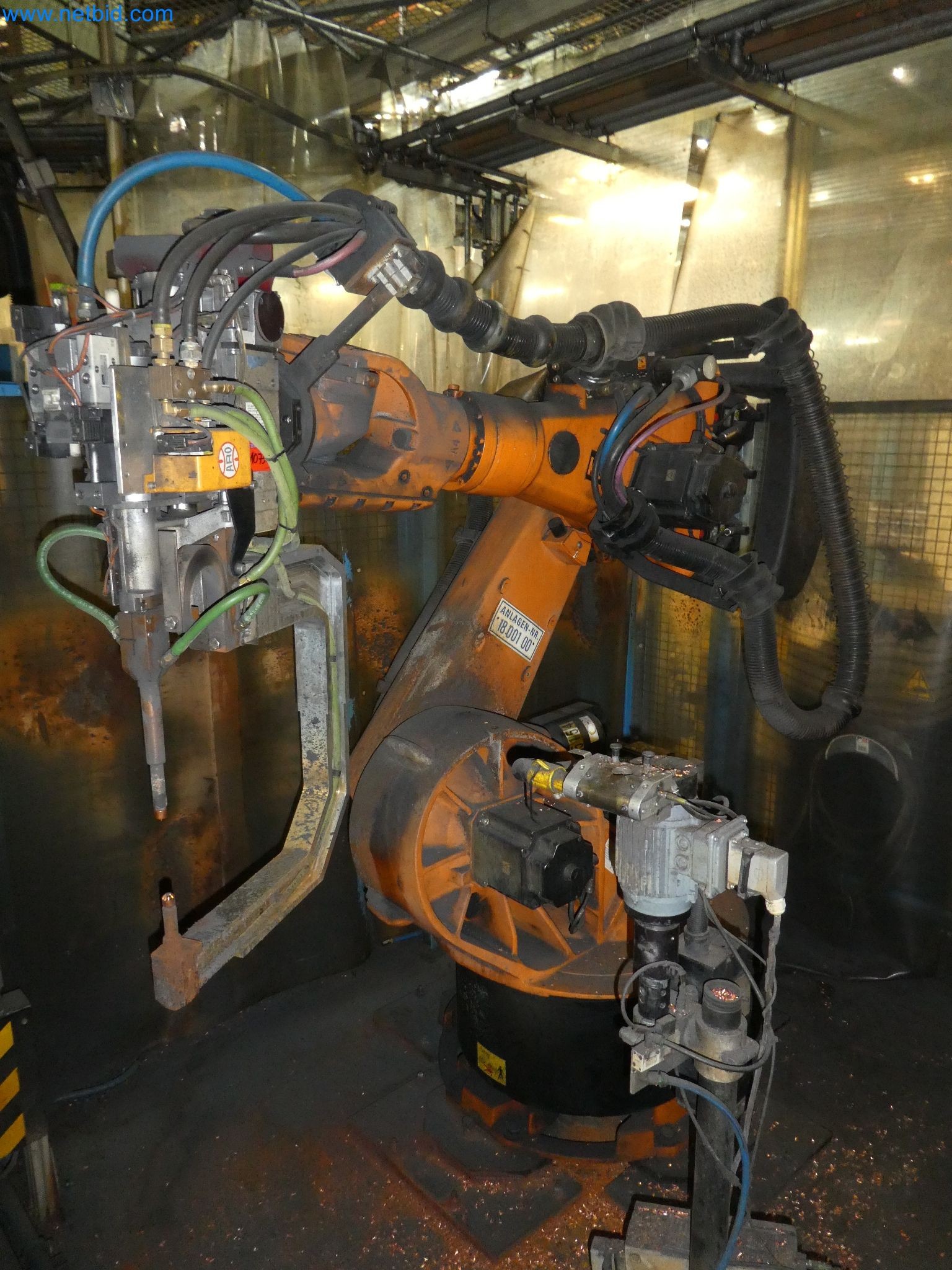 Robots, welding equipment and assembly accessories from the automotive industry-83
