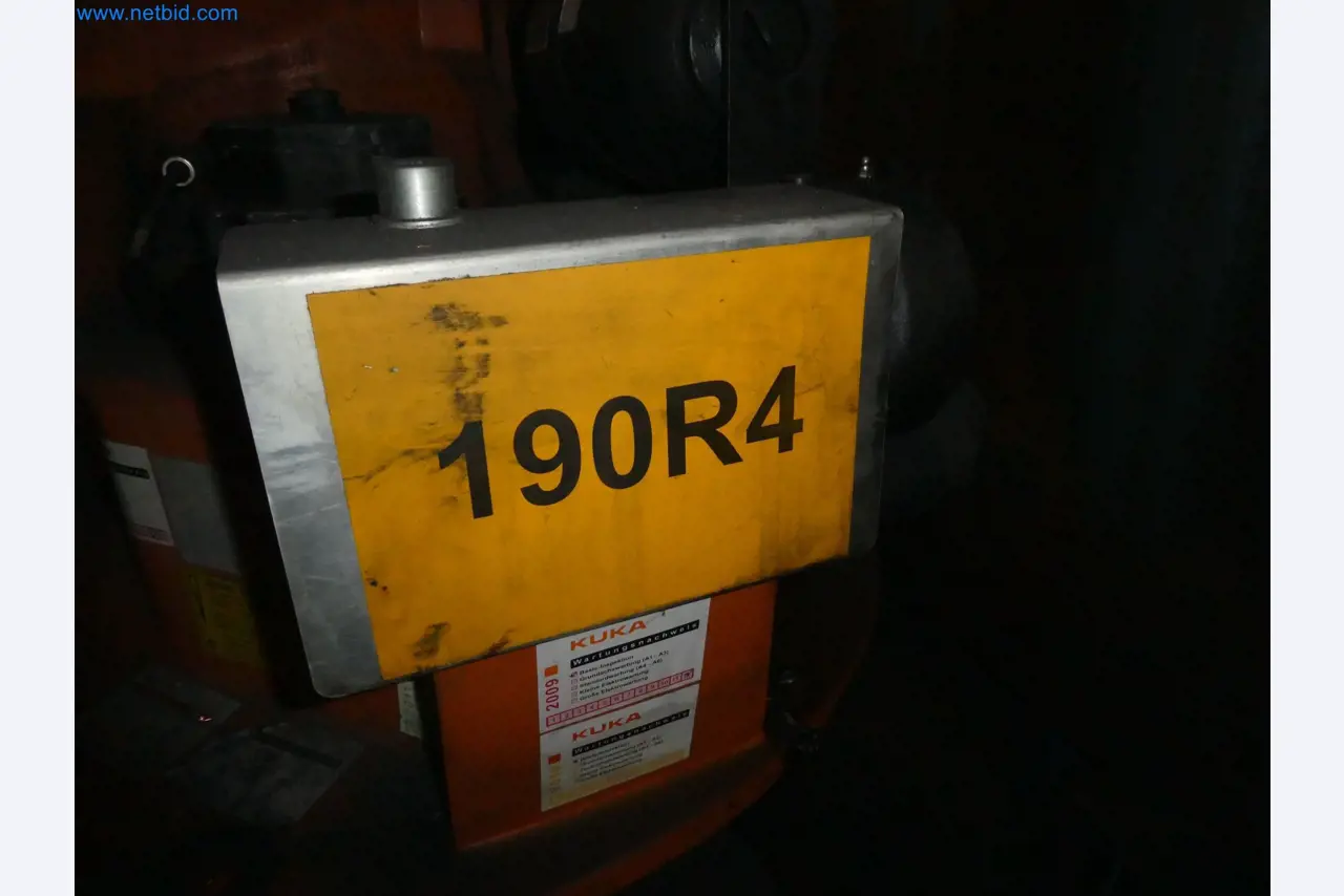 Robots, welding equipment and assembly accessories from the automotive industry-84