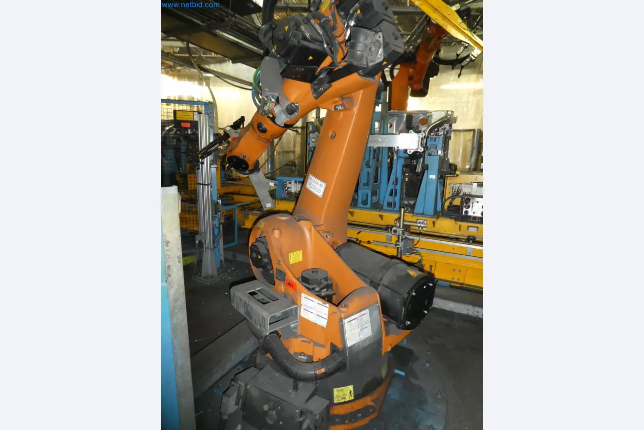 Robots, welding equipment and assembly accessories from the automotive industry-86