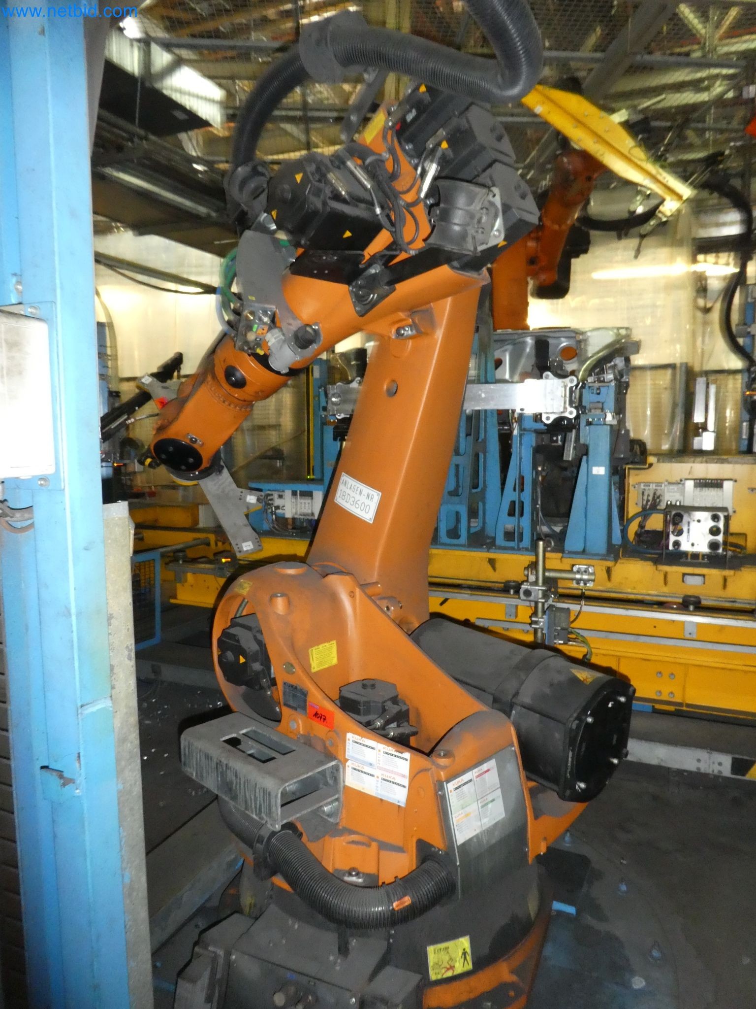 Robots, welding equipment and assembly accessories from the automotive industry-88
