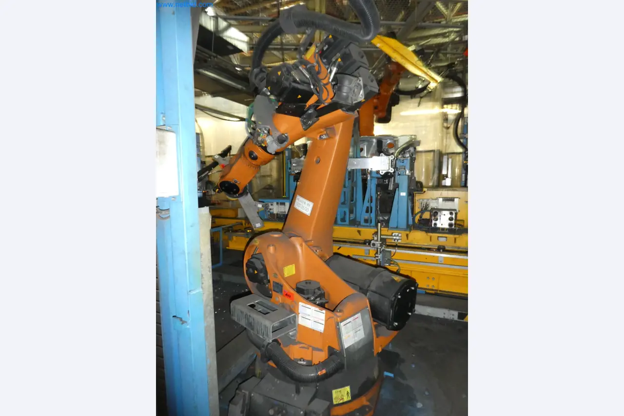 Robots, welding equipment and assembly accessories from the automotive industry-88