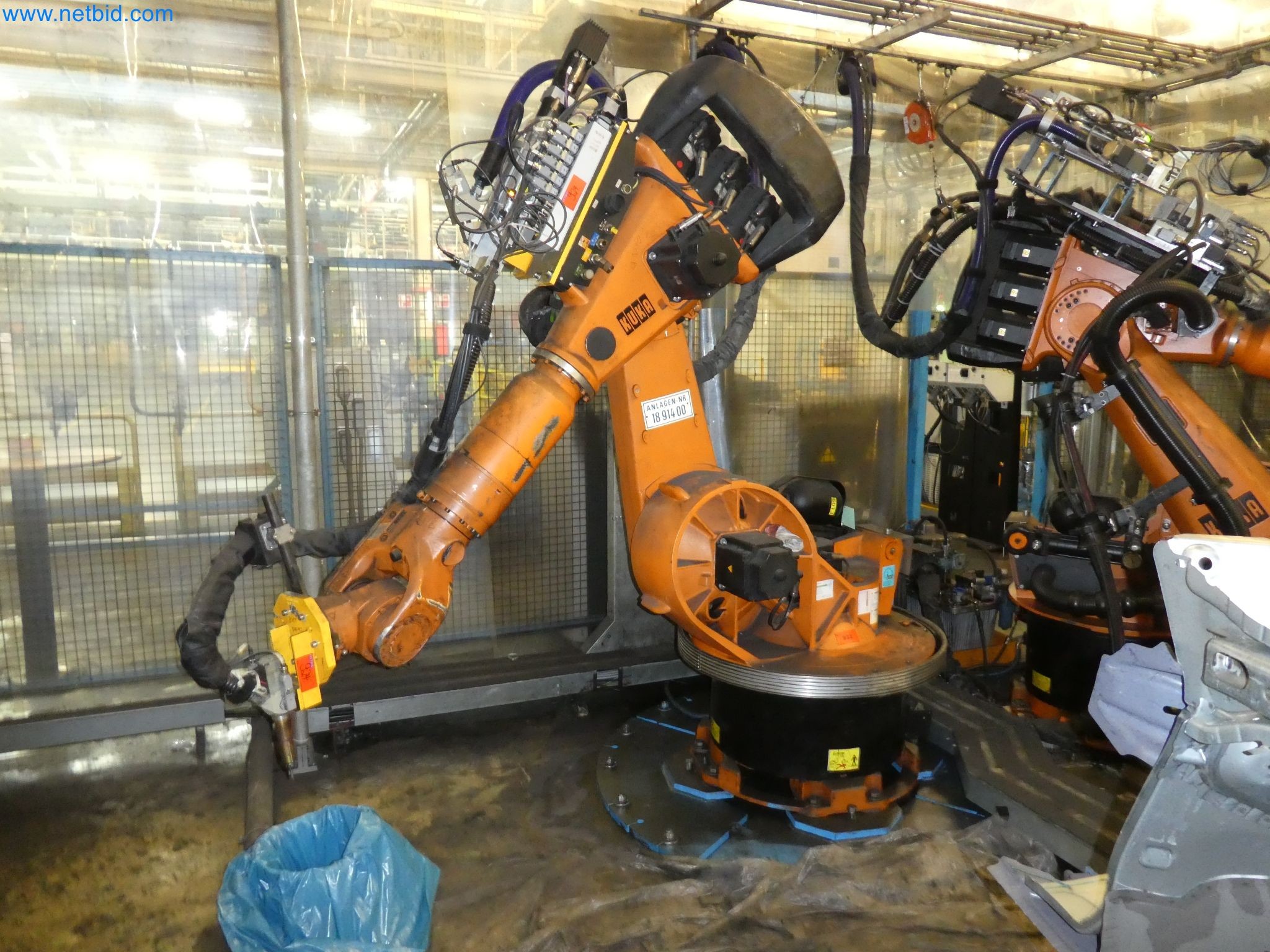 Robots, welding equipment and assembly accessories from the automotive industry-94