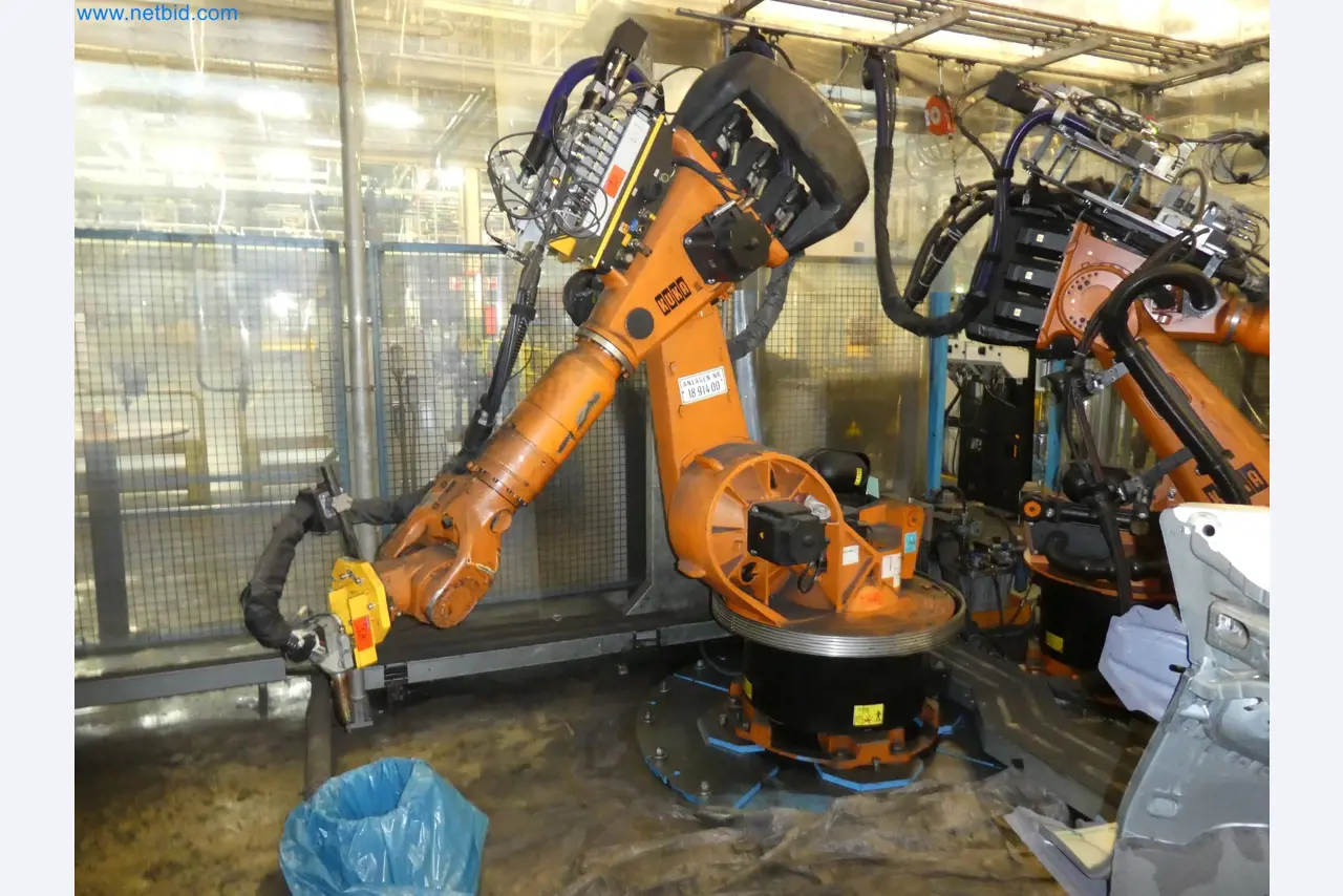 Robots, welding equipment and assembly accessories from the automotive industry-94