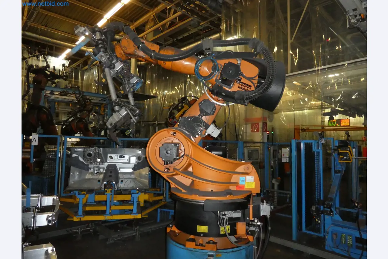 Robots, welding equipment and assembly accessories from the automotive industry-99