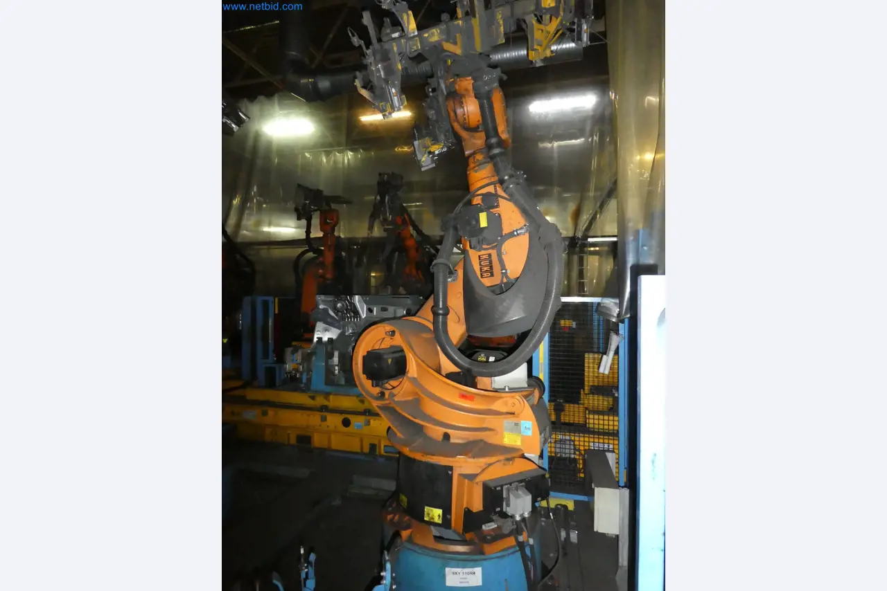 Robots, welding equipment and assembly accessories from the automotive industry-9