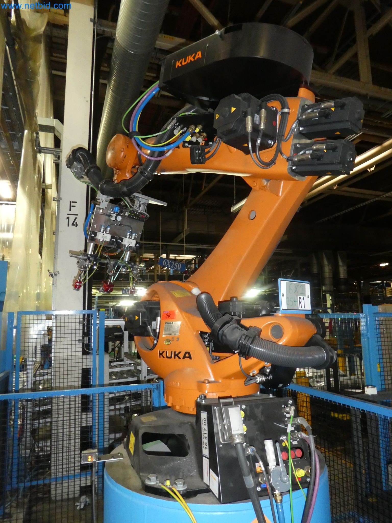 Robots, welding equipment and assembly accessories from the automotive industry-101