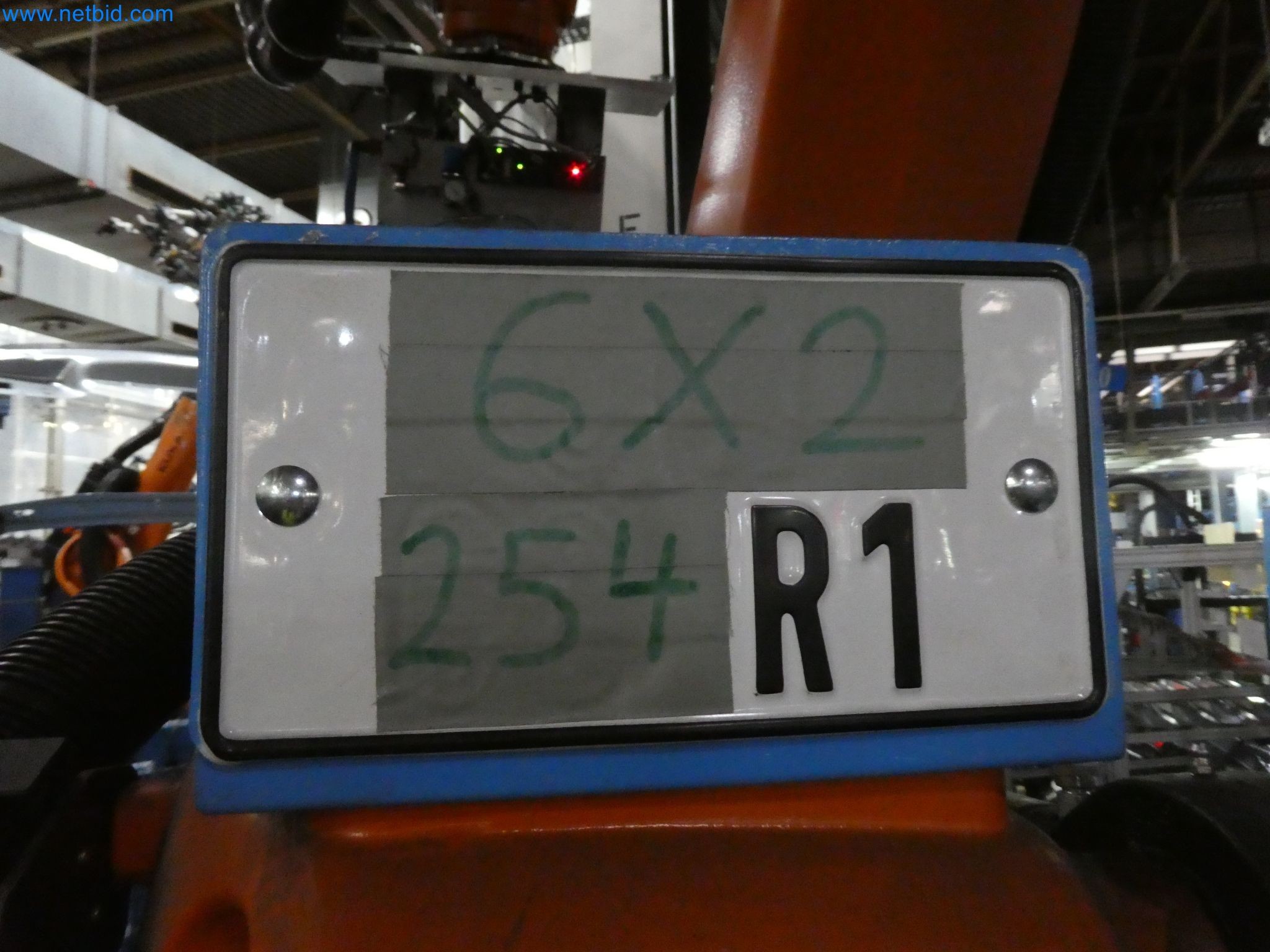 Robots, welding equipment and assembly accessories from the automotive industry-102