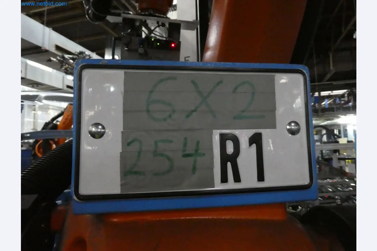 Robots, welding equipment and assembly accessories from the automotive industry-102