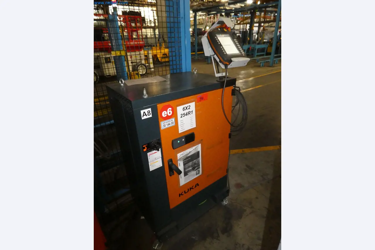 Robots, welding equipment and assembly accessories from the automotive industry-105