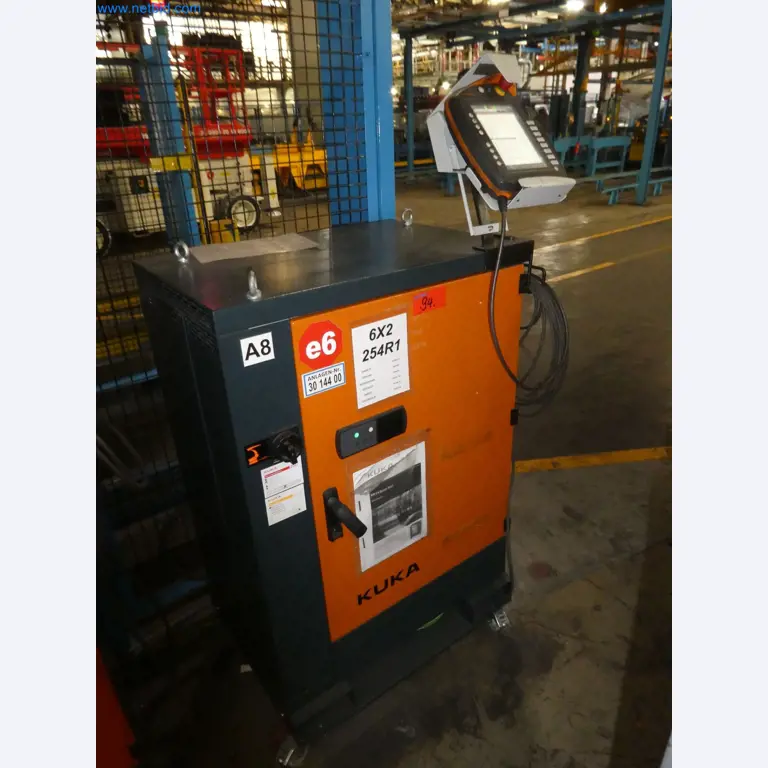 Robots, welding equipment and assembly accessories from the automotive industry-105