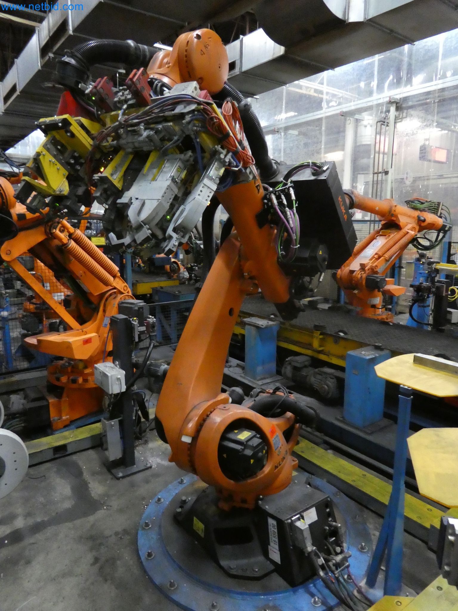 Robots, welding equipment and assembly accessories from the automotive industry-106