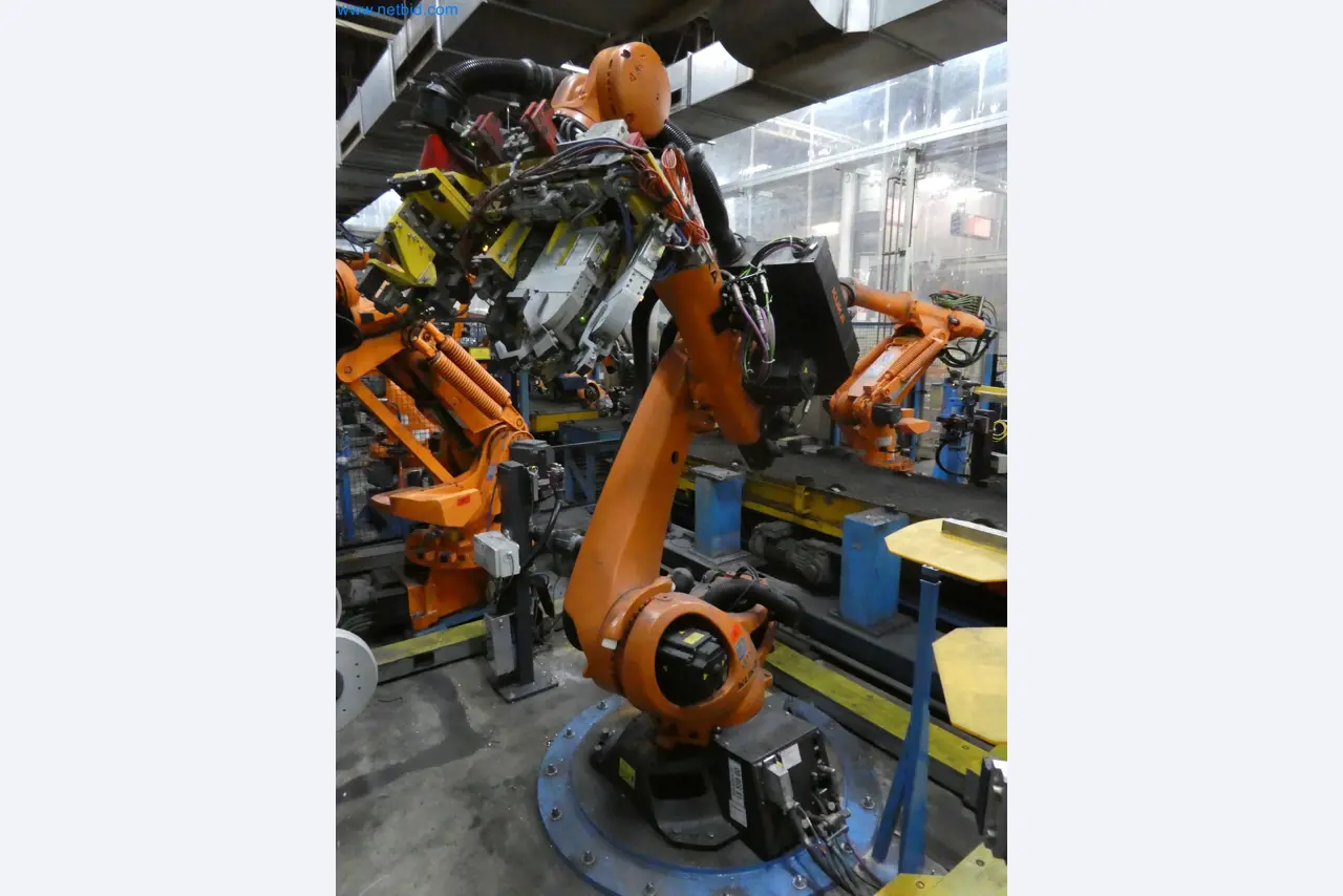 Robots, welding equipment and assembly accessories from the automotive industry-106
