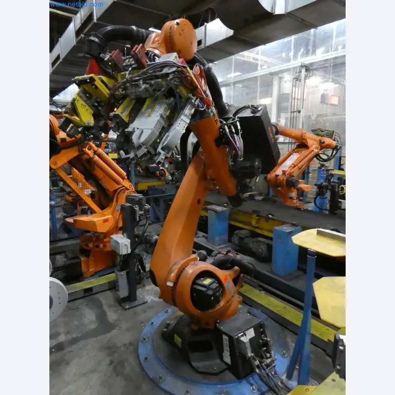 Robots, welding equipment and assembly accessories from the automotive industry-106