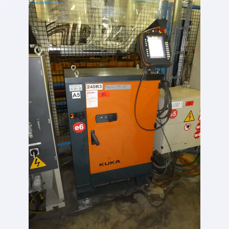 Robots, welding equipment and assembly accessories from the automotive industry-108