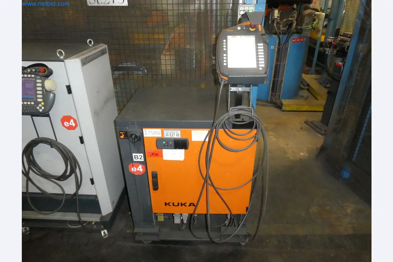 Robots, welding equipment and assembly accessories from the automotive industry-10