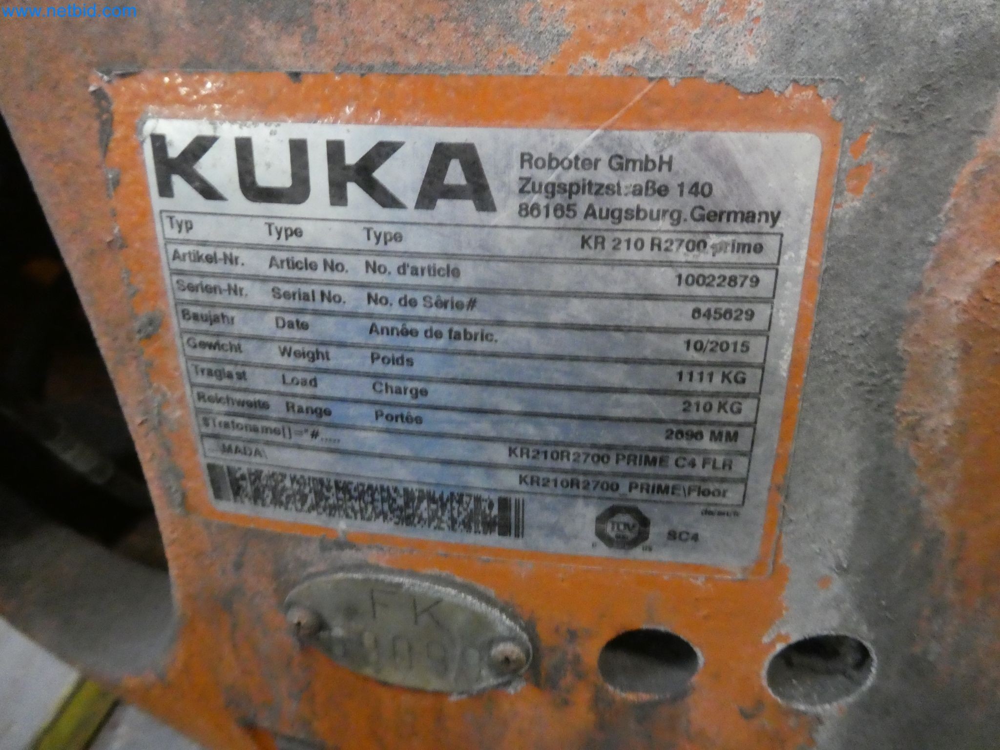 Robots, welding equipment and assembly accessories from the automotive industry-11