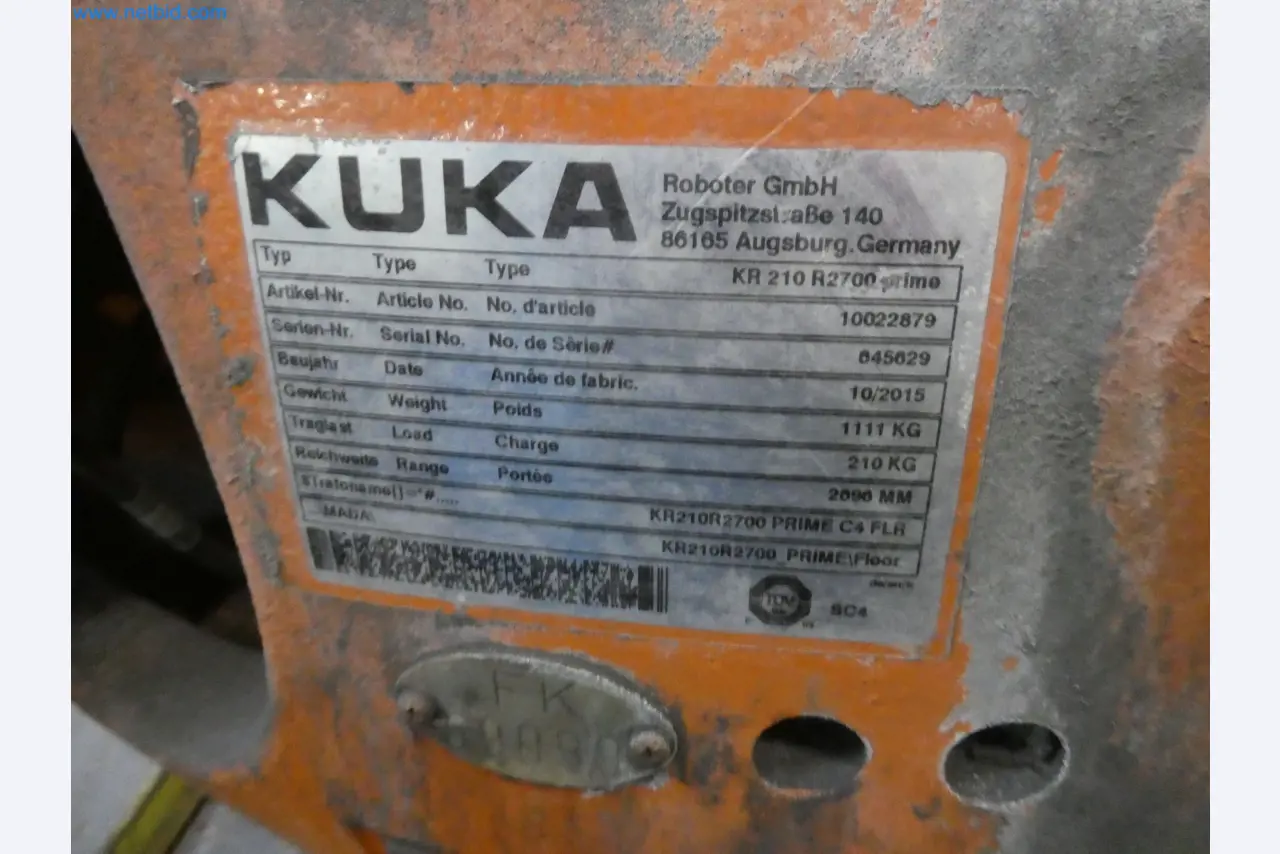 Robots, welding equipment and assembly accessories from the automotive industry-11