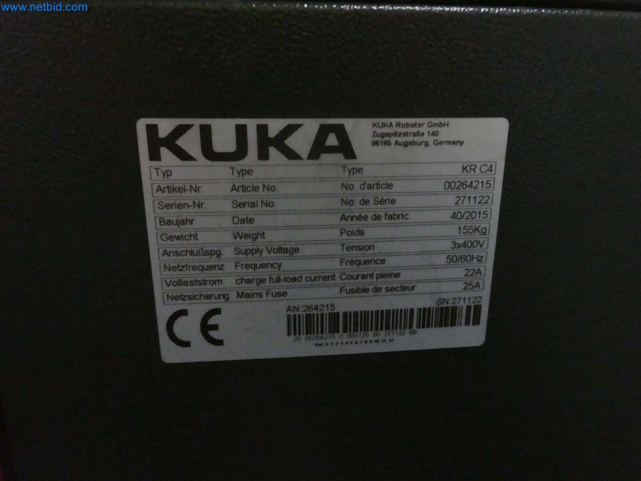 Robots, welding equipment and assembly accessories from the automotive industry-12