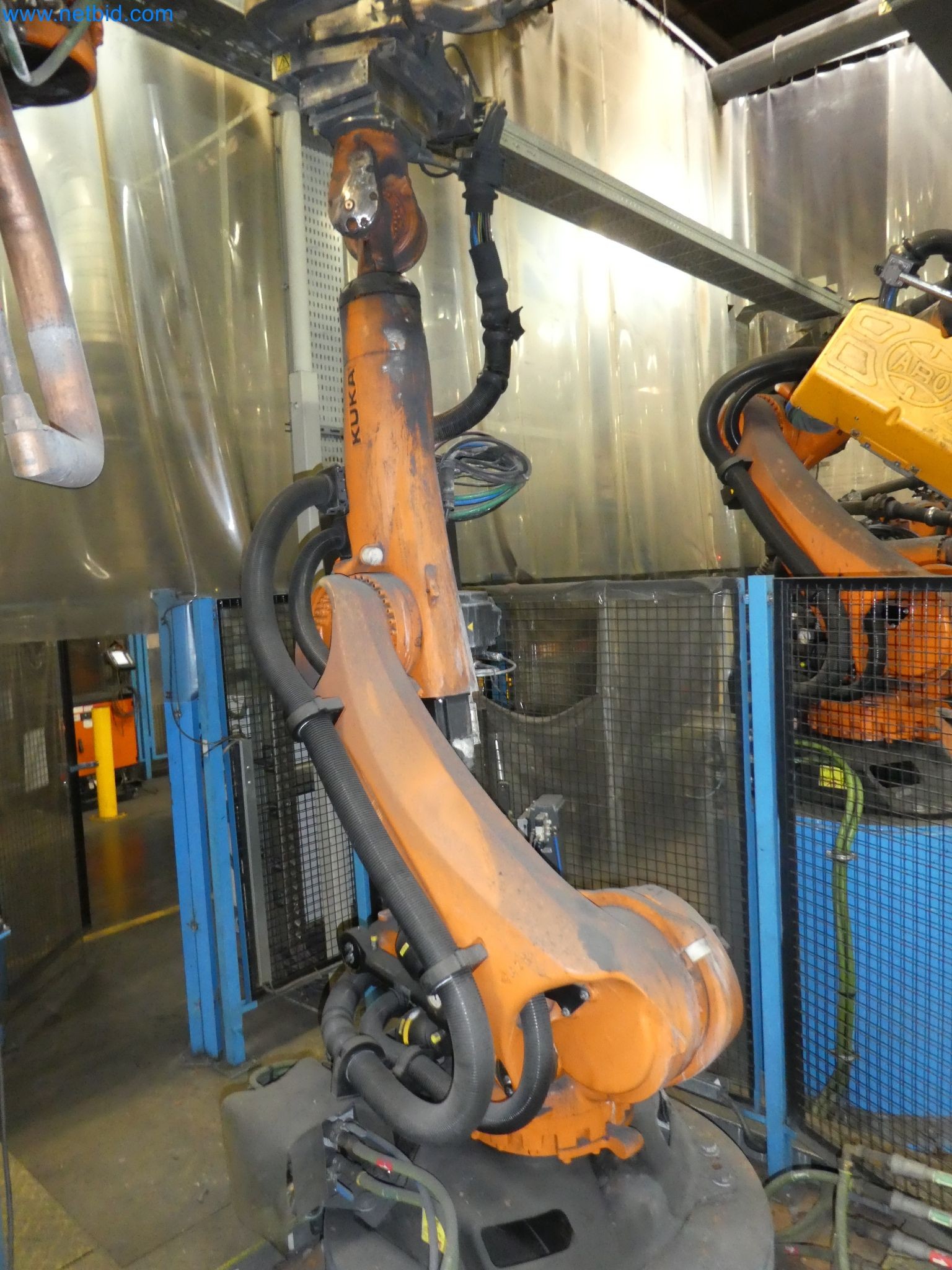 Robots, welding equipment and assembly accessories from the automotive industry-14