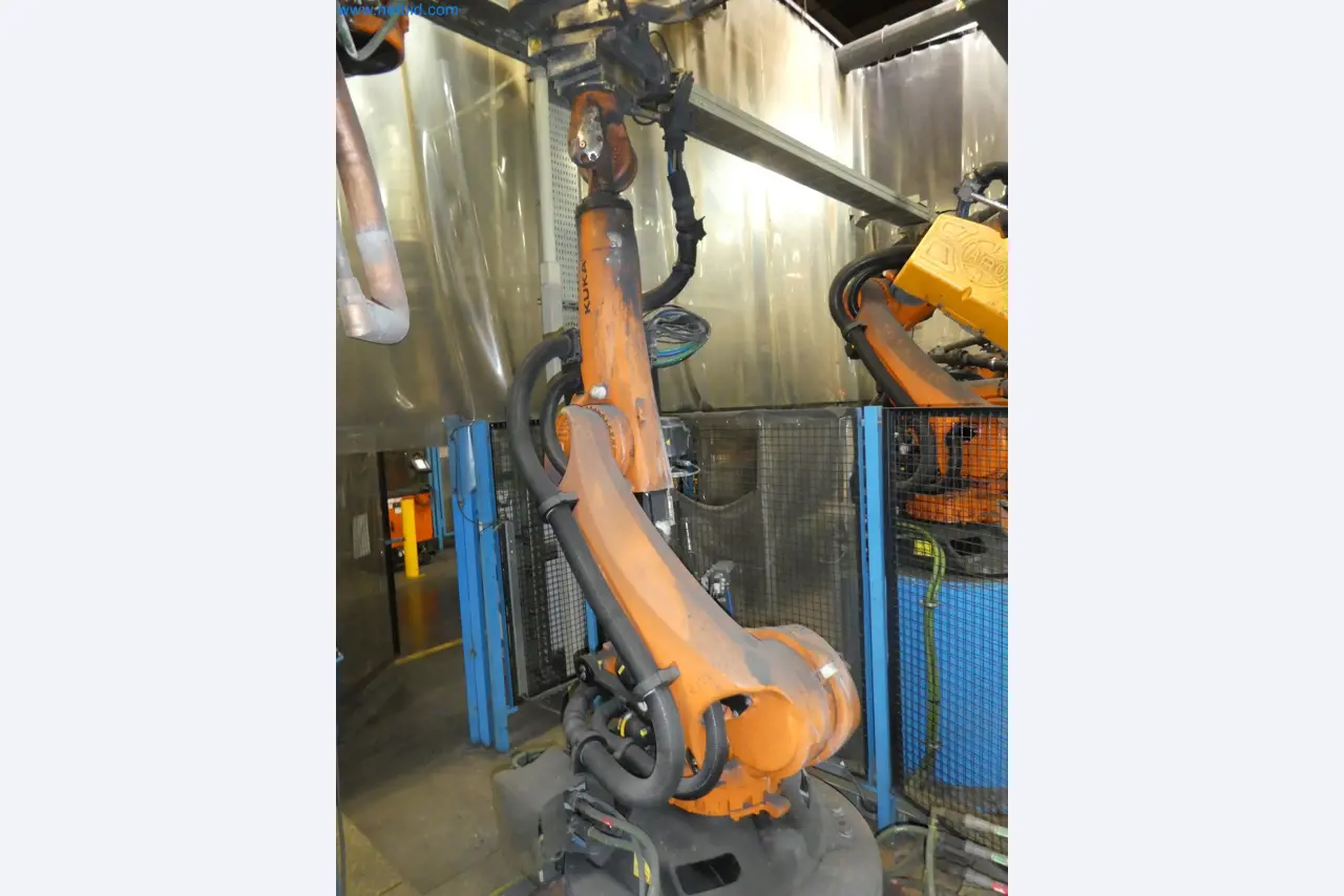 Robots, welding equipment and assembly accessories from the automotive industry-14