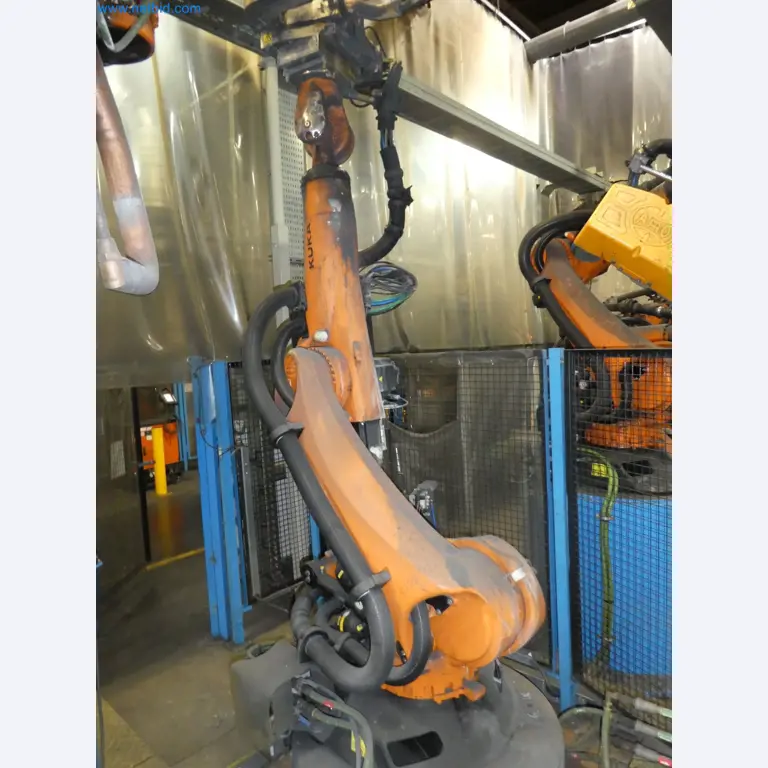 Robots, welding equipment and assembly accessories from the automotive industry-14