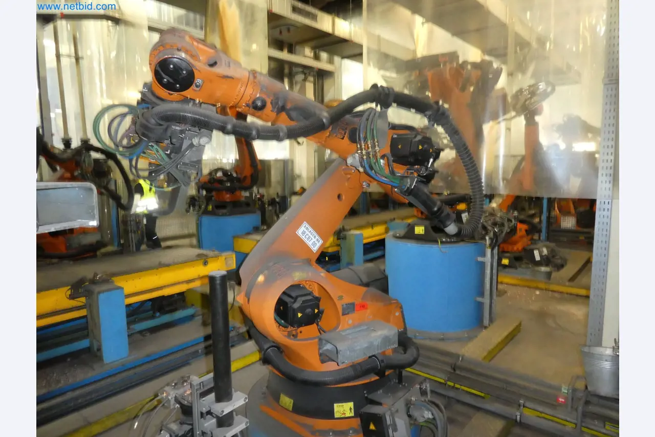 Robots, welding equipment and assembly accessories from the automotive industry-19