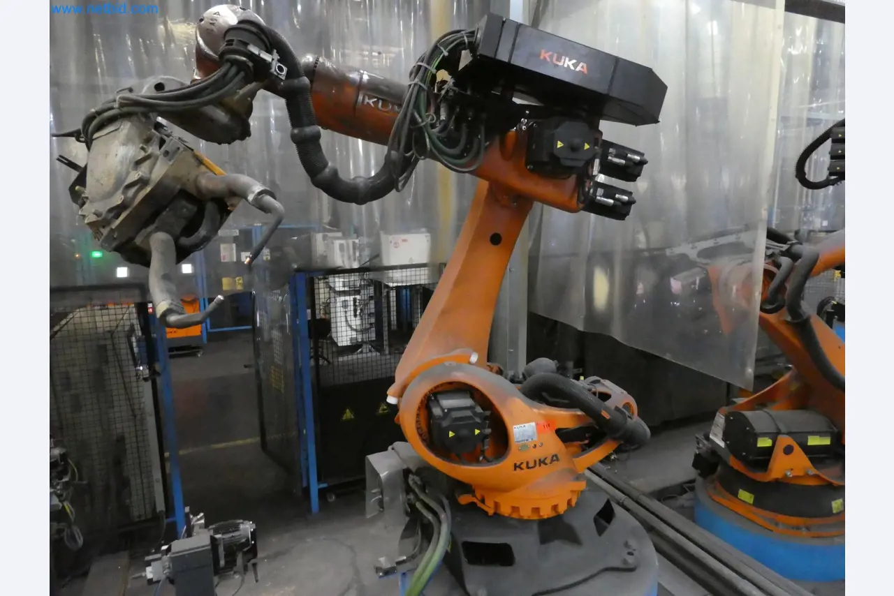 Robots, welding equipment and assembly accessories from the automotive industry-21