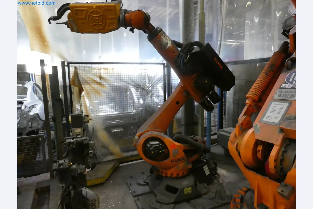 Robots, welding equipment and assembly accessories from the automotive industry-30