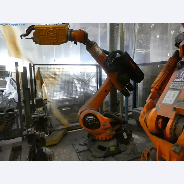 Robots, welding equipment and assembly accessories from the automotive industry-30