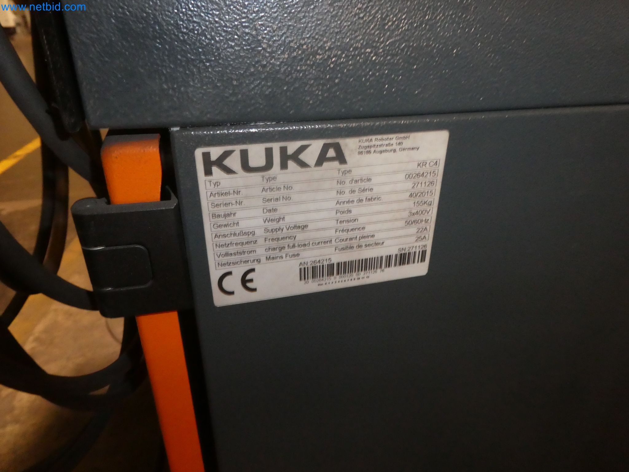 Robots, welding equipment and assembly accessories from the automotive industry-31