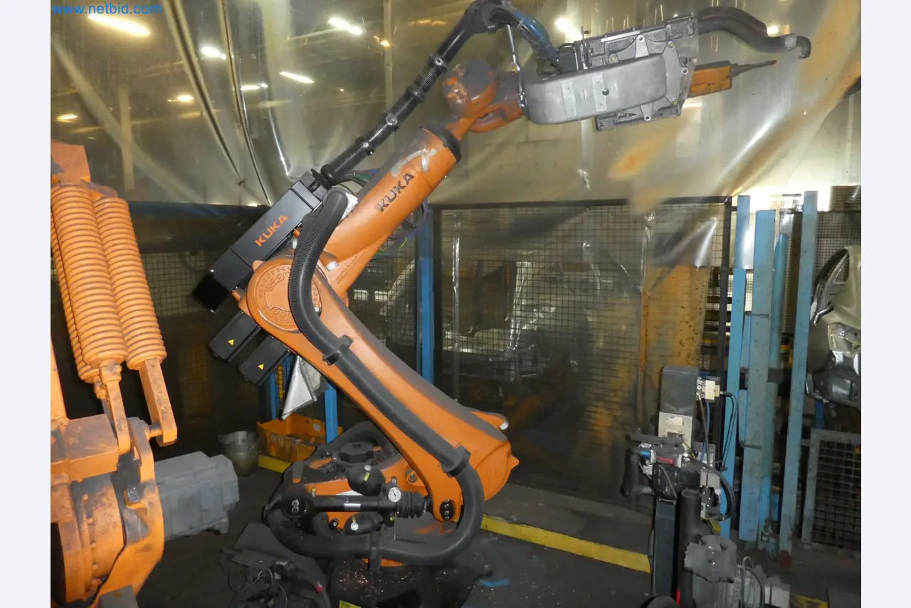 Robots, welding equipment and assembly accessories from the automotive industry-34