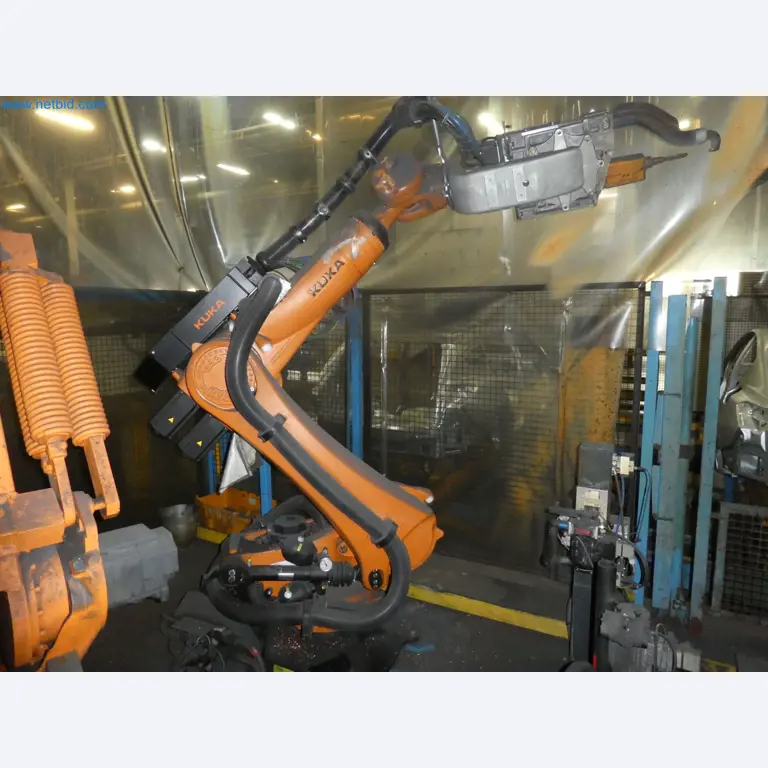 Robots, welding equipment and assembly accessories from the automotive industry-34