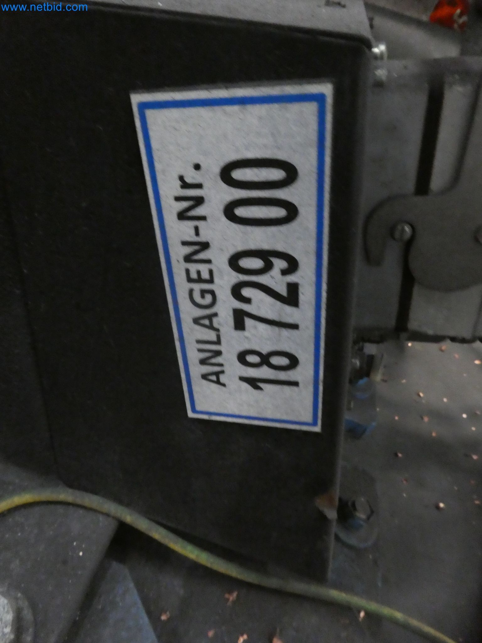 Robots, welding equipment and assembly accessories from the automotive industry-36