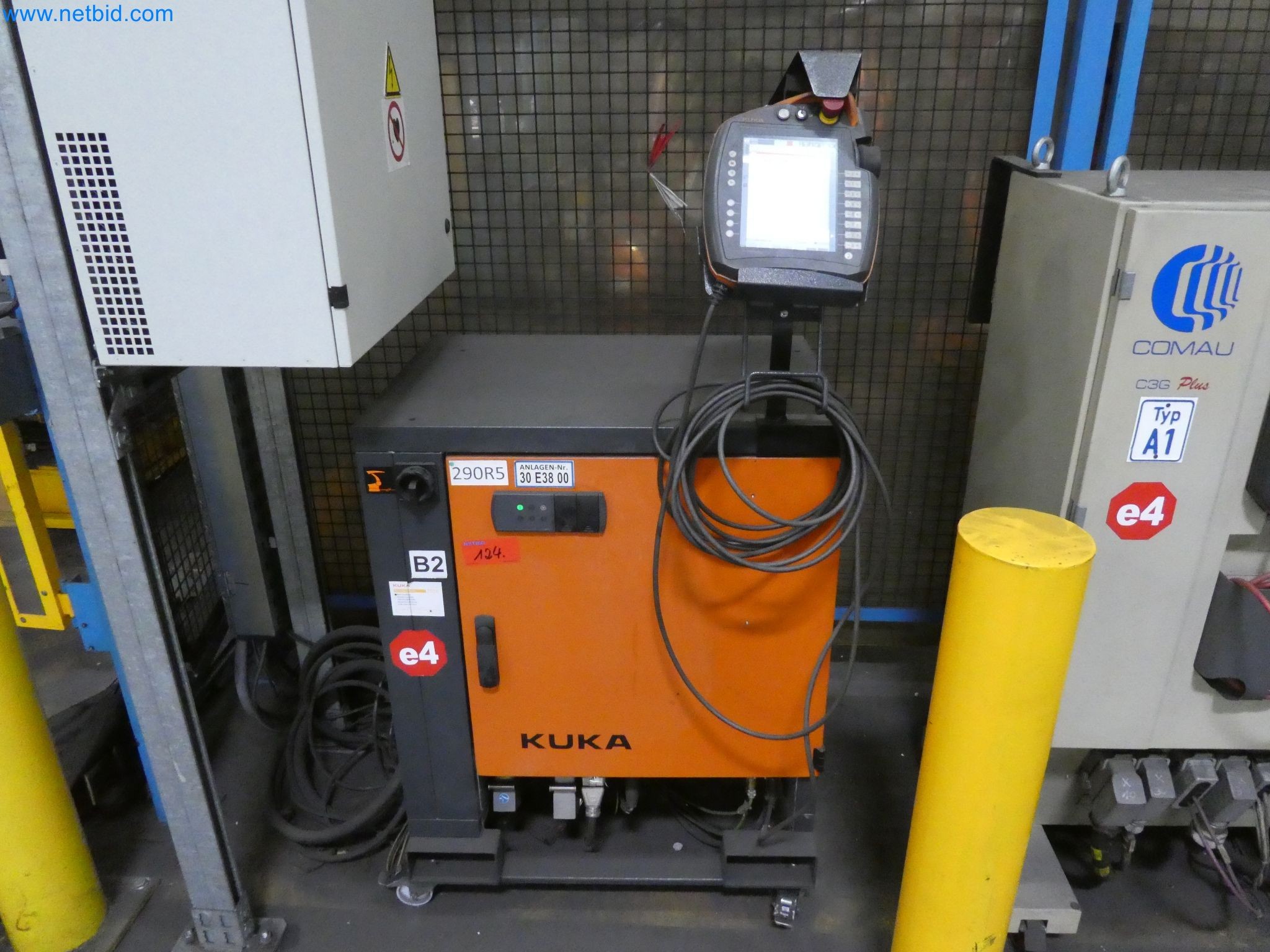 Robots, welding equipment and assembly accessories from the automotive industry-37