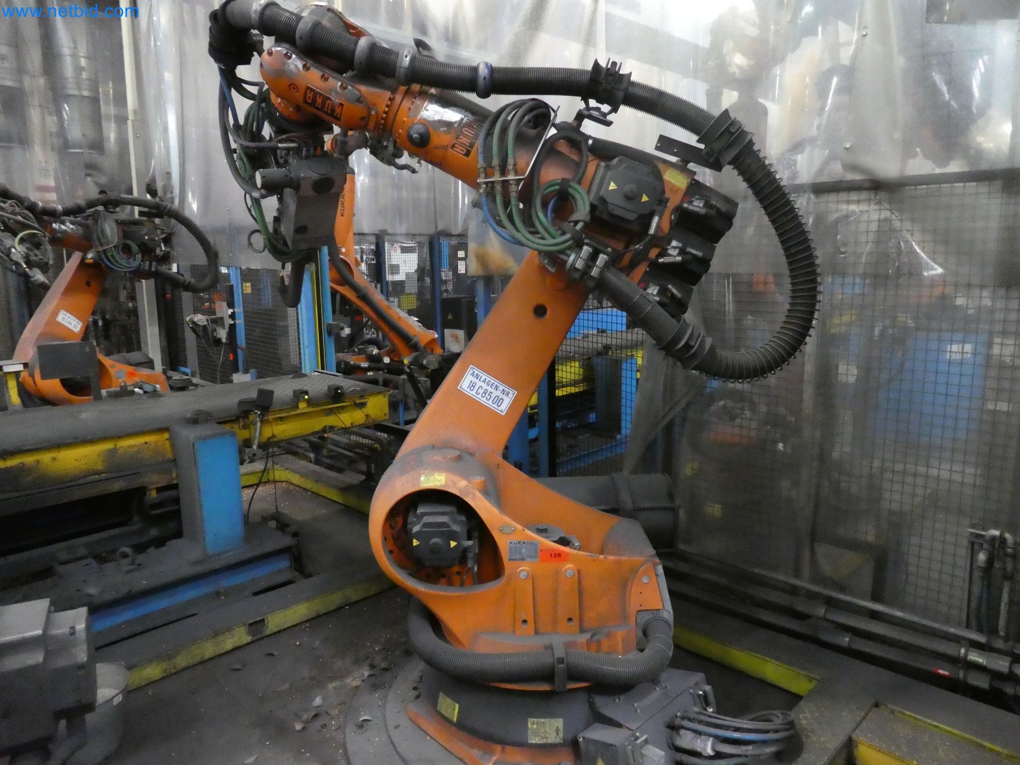 Robots, welding equipment and assembly accessories from the automotive industry-39
