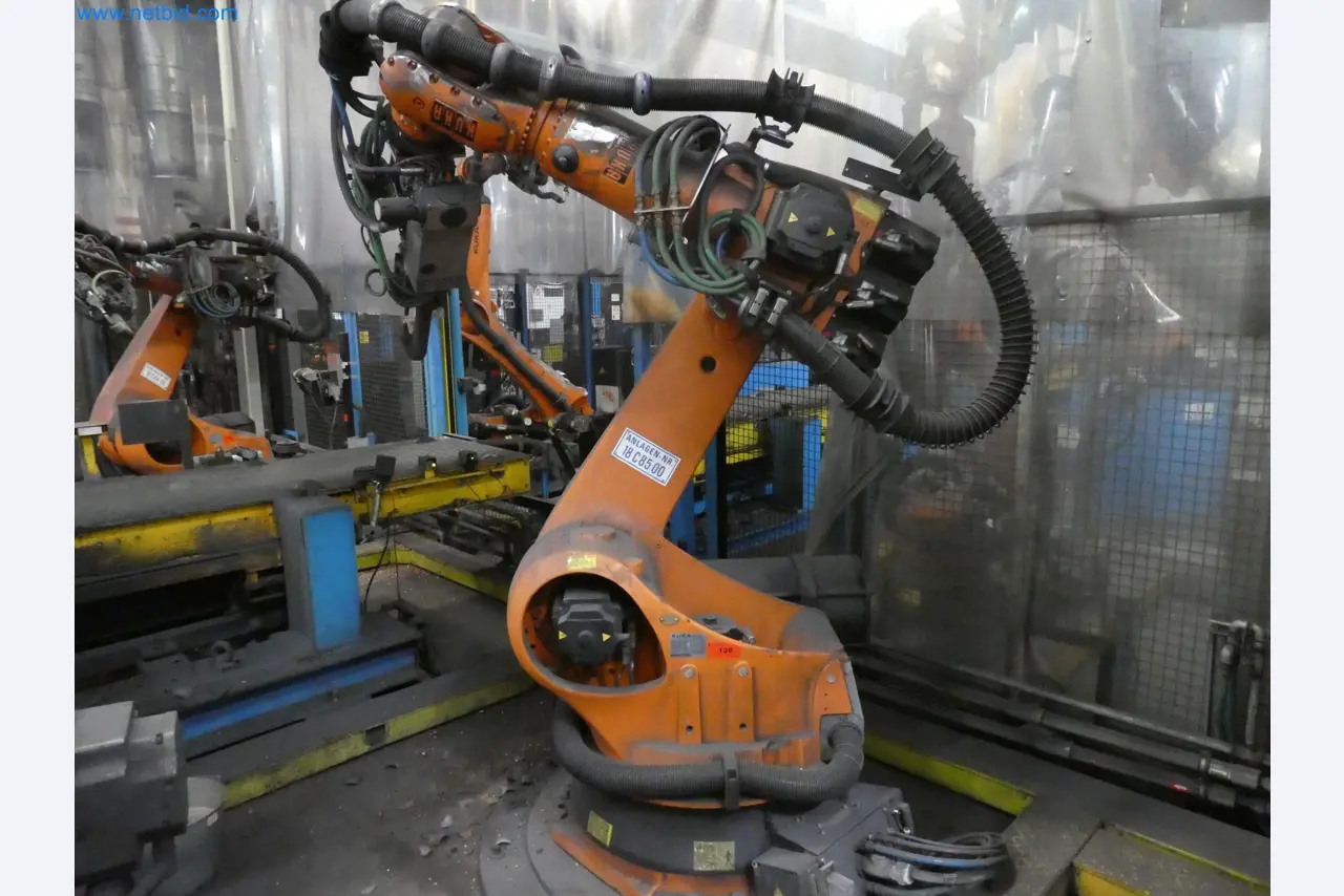 Robots, welding equipment and assembly accessories from the automotive industry-39